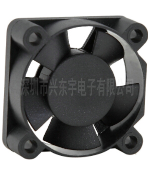 用電飯煲散熱風扇，降溫降音並存